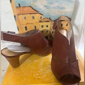 Bella Vita Rhodes Women's Tan Peep-Toe Slingback Heels